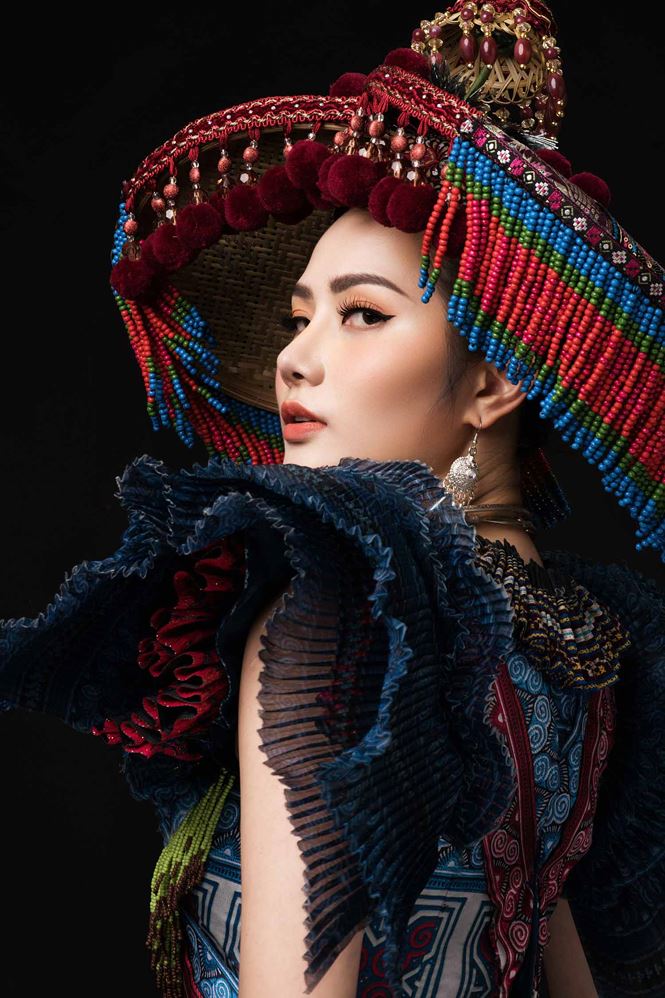 Diệu Linh diện trang phục dân tộc H’Mông thi Nữ hoàng Du lịch Quốc tế Diệu Linh diện trang phục dân tộc H’Mông thi Nữ hoàng Du lịch Quốc tế